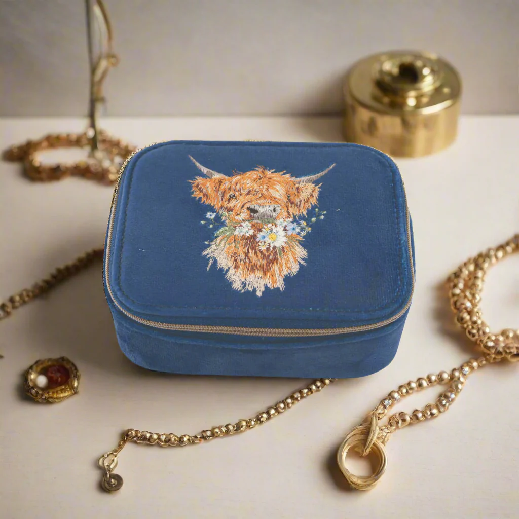 Wrendale Designs by Hannah Dale Embroidered Accessory Case - Daisy Coo - Highland Cow - Image 3