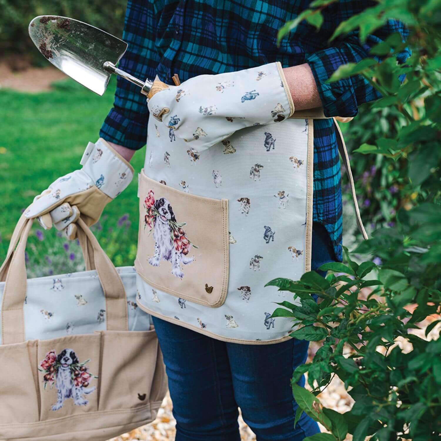 Wrendale Designs by Hannah Dale Gardening Belt - Blooming With Love - Image 4