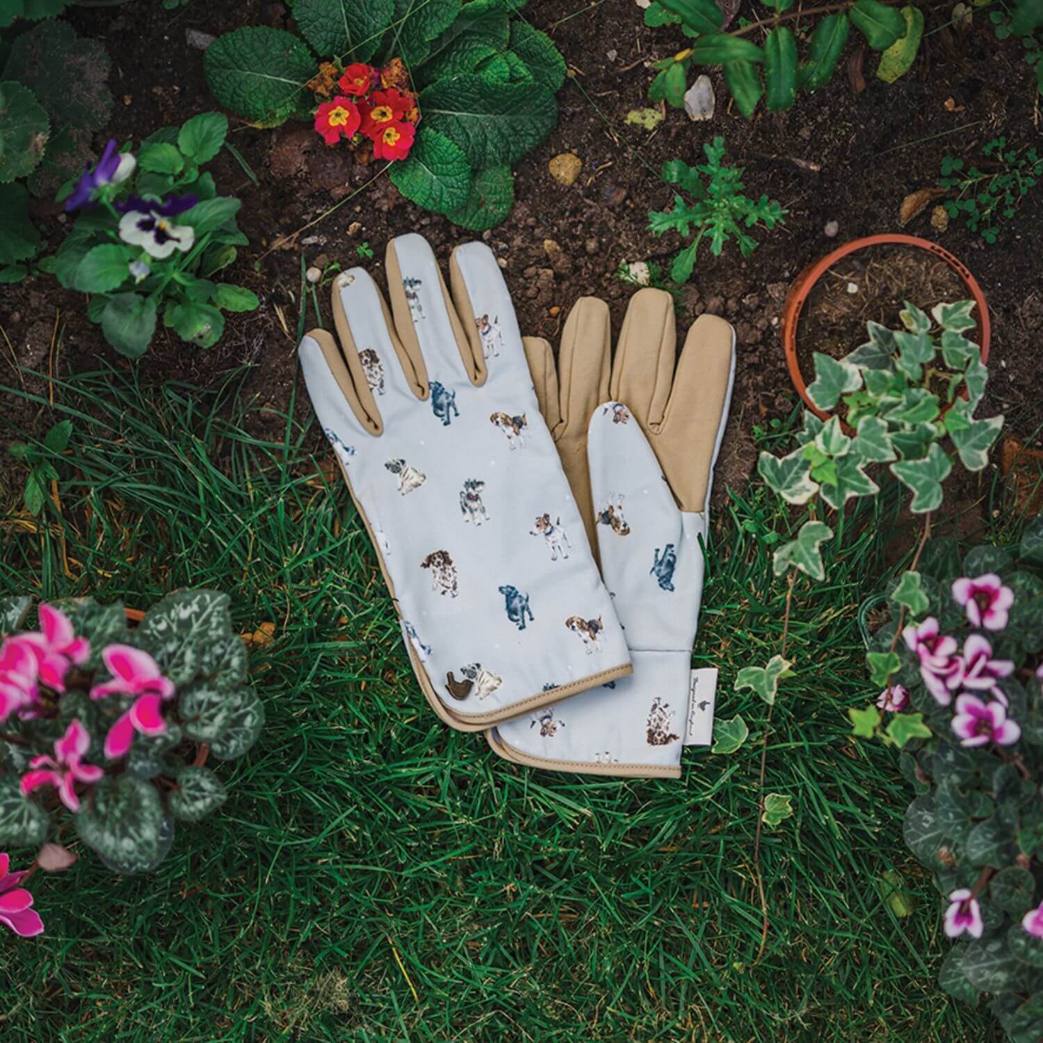Wrendale Designs by Hannah Dale Gardening Gloves - Blooming With Love - Image 3
