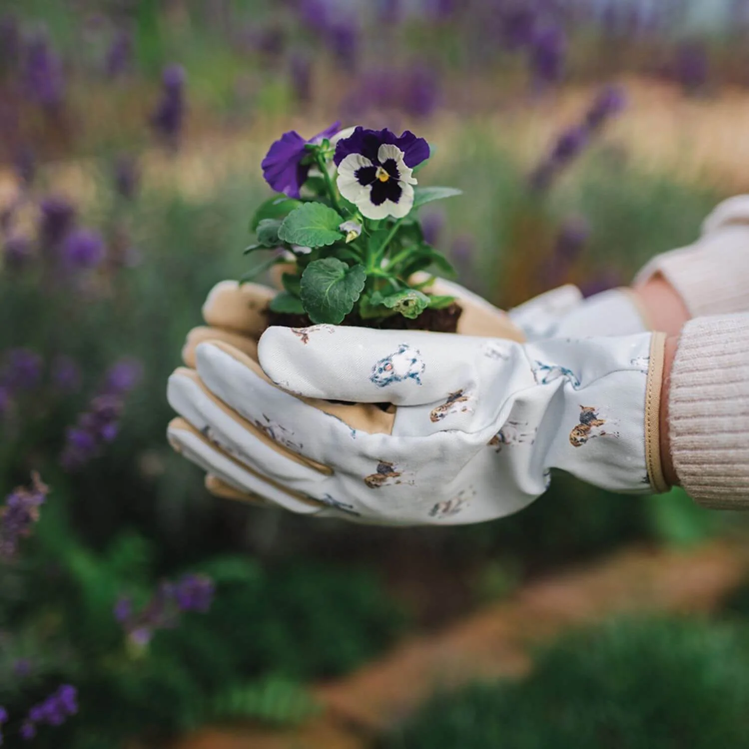 Wrendale Designs by Hannah Dale Gardening Gloves - Blooming With Love - Image 4