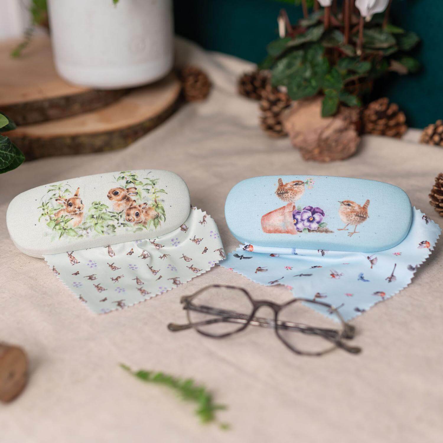 Wrendale Designs by Hannah Dale Glasses Case - Pottering About - Bird - Image 4