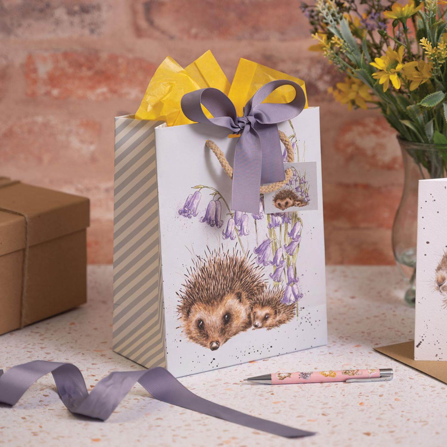 Wrendale Designs by Hannah Dale Medium Gift Bag - Love & Hedgehugs - Image 2