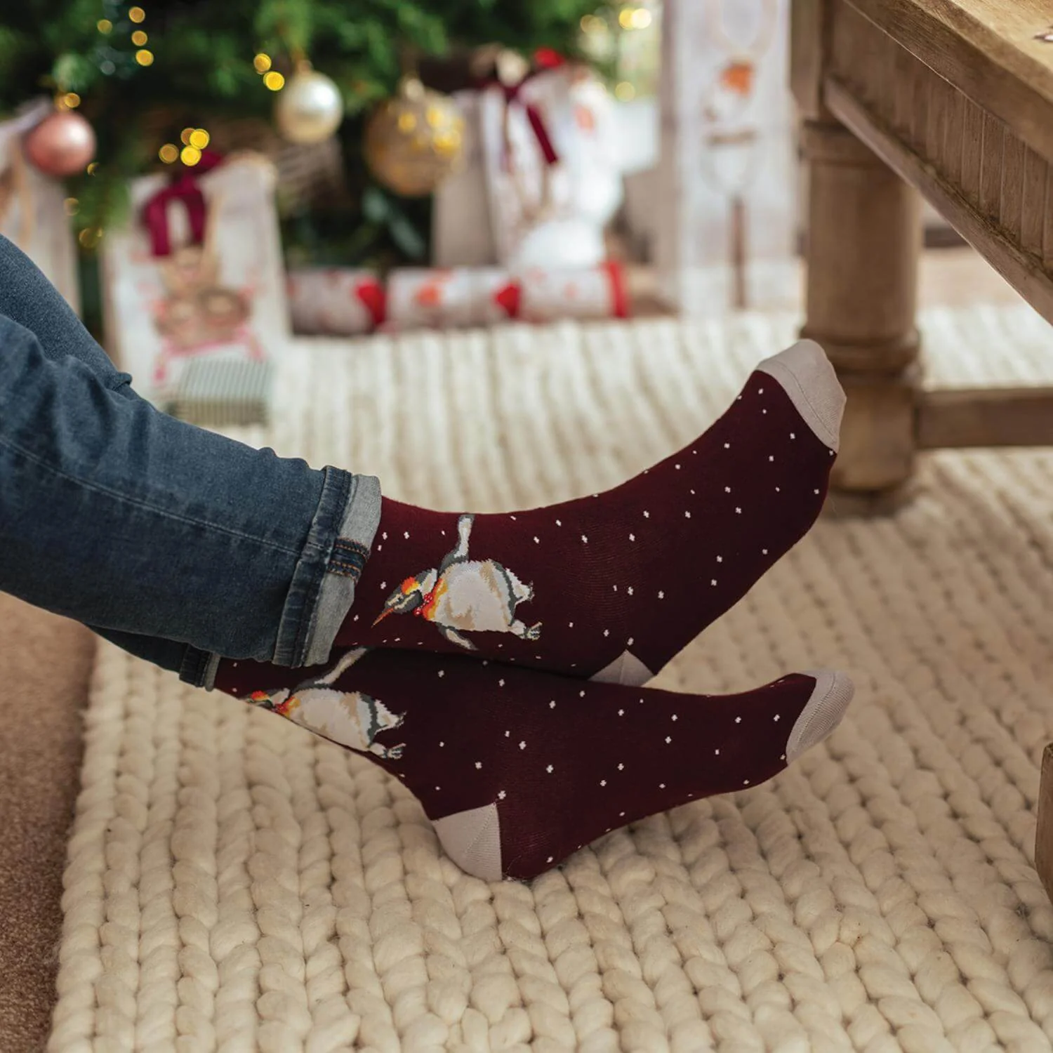 Wrendale Designs by Hannah Dale Mens Christmas Bamboo Socks - Christmas King - Penguin - Image 4