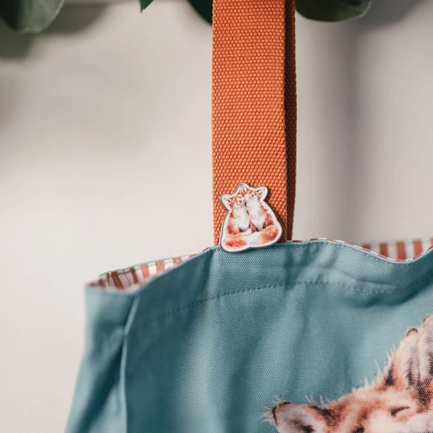 Wrendale Designs by Hannah Dale Pin Badge - Contentment - Fox - Image 3