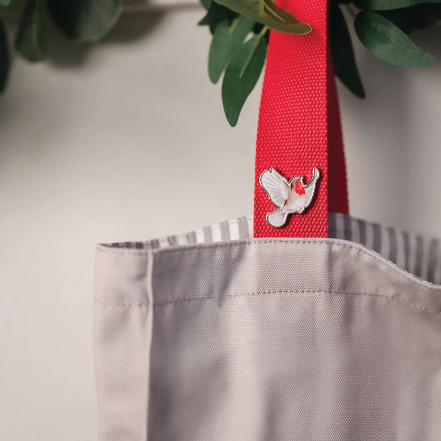 Wrendale Designs by Hannah Dale Pin Badge - Flying Robin - Robin - Image 3