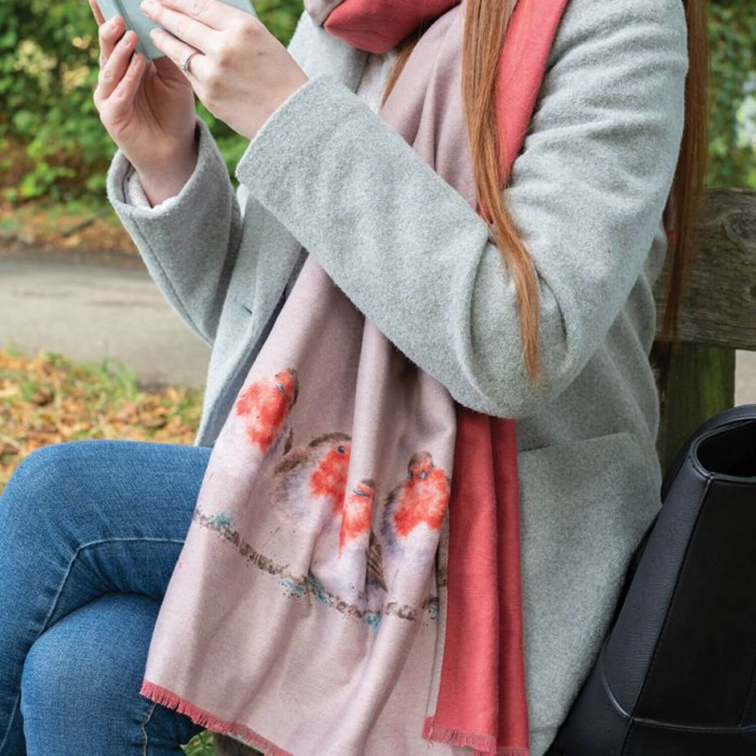 Wrendale Designs by Hannah Dale Winter Scarf - Jolly Robin - Image 2