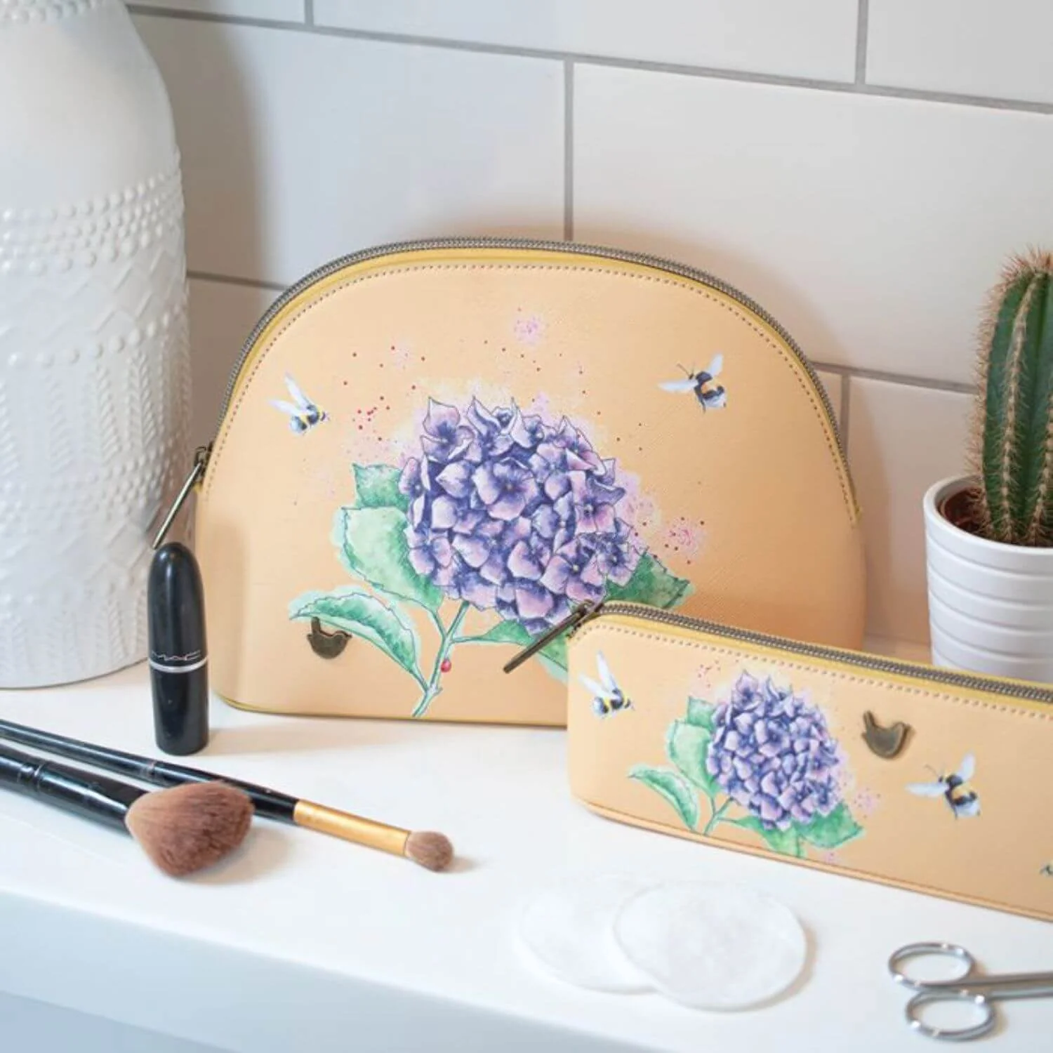 Wrendale Designs Medium Cosmetic Bag - Hydrangea - Image 4