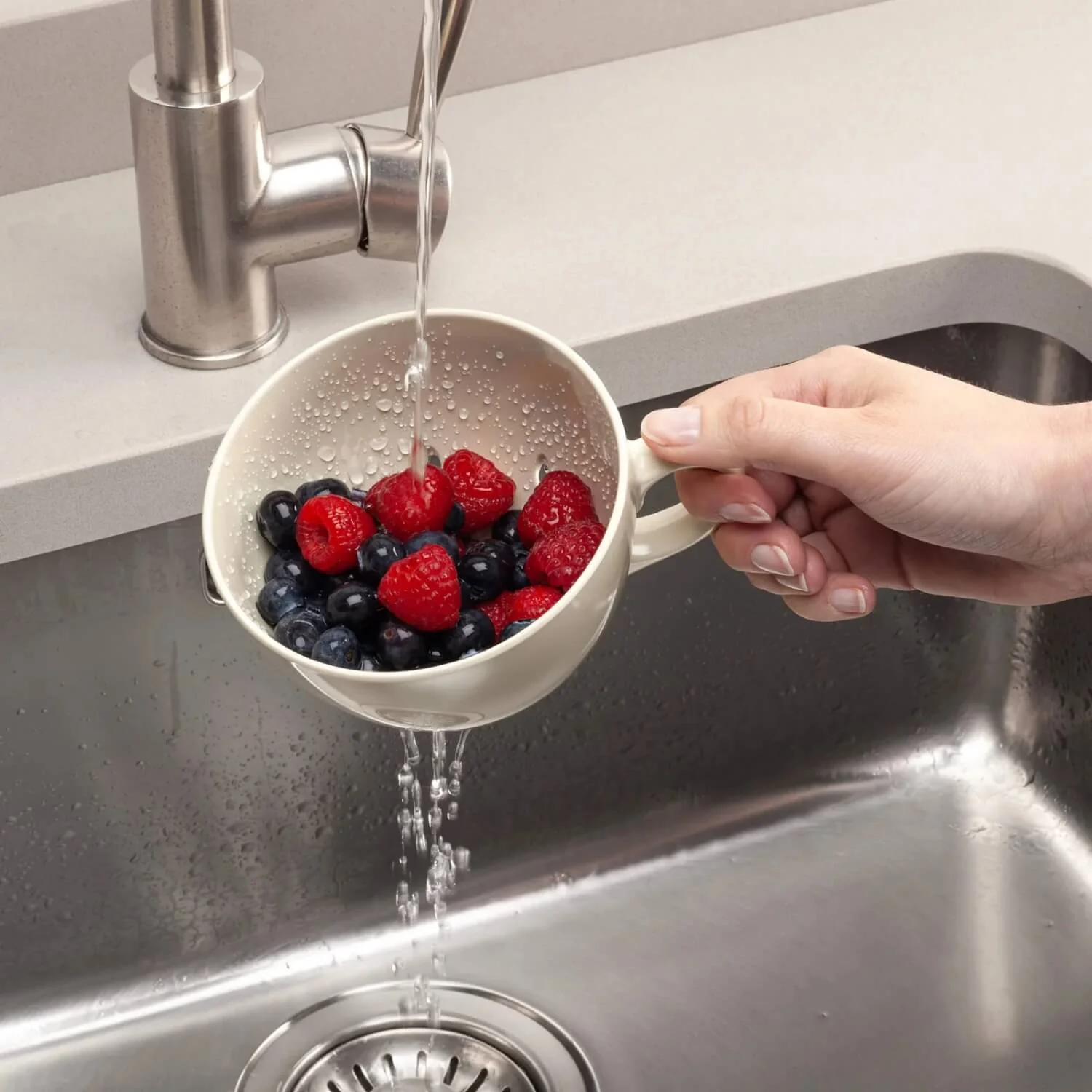 Zeal Berry 10cm Melamine Colander with Handle - Cream - Image 3