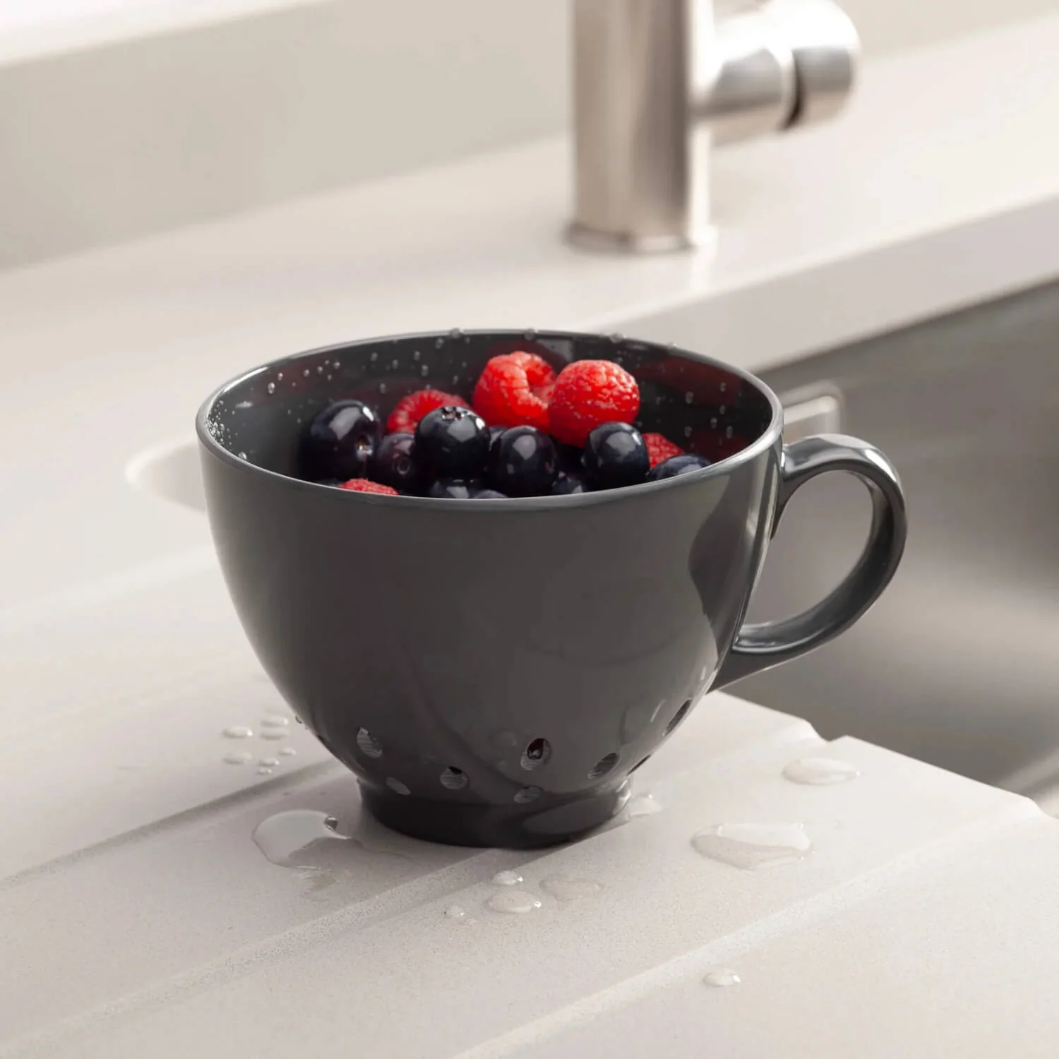 Zeal Berry 10cm Melamine Colander with Handle - Dark Grey - Image 4