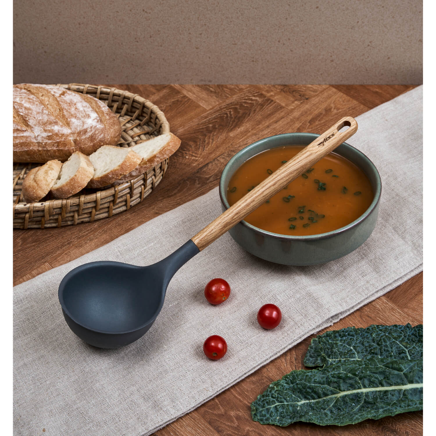 Zyliss Oak Wood Ladle - Large - Image 11