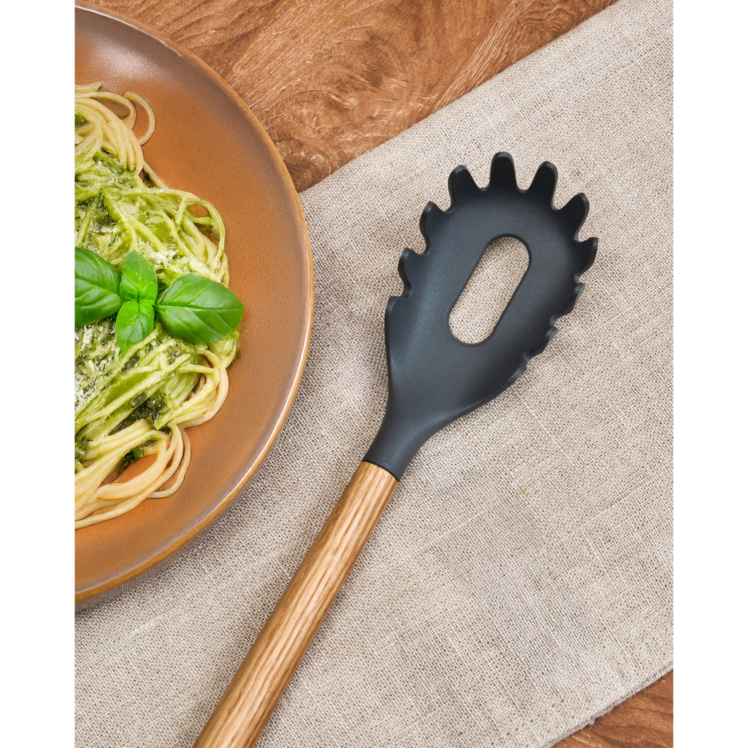 Zyliss Oak Wood Spaghetti Server - Image 10