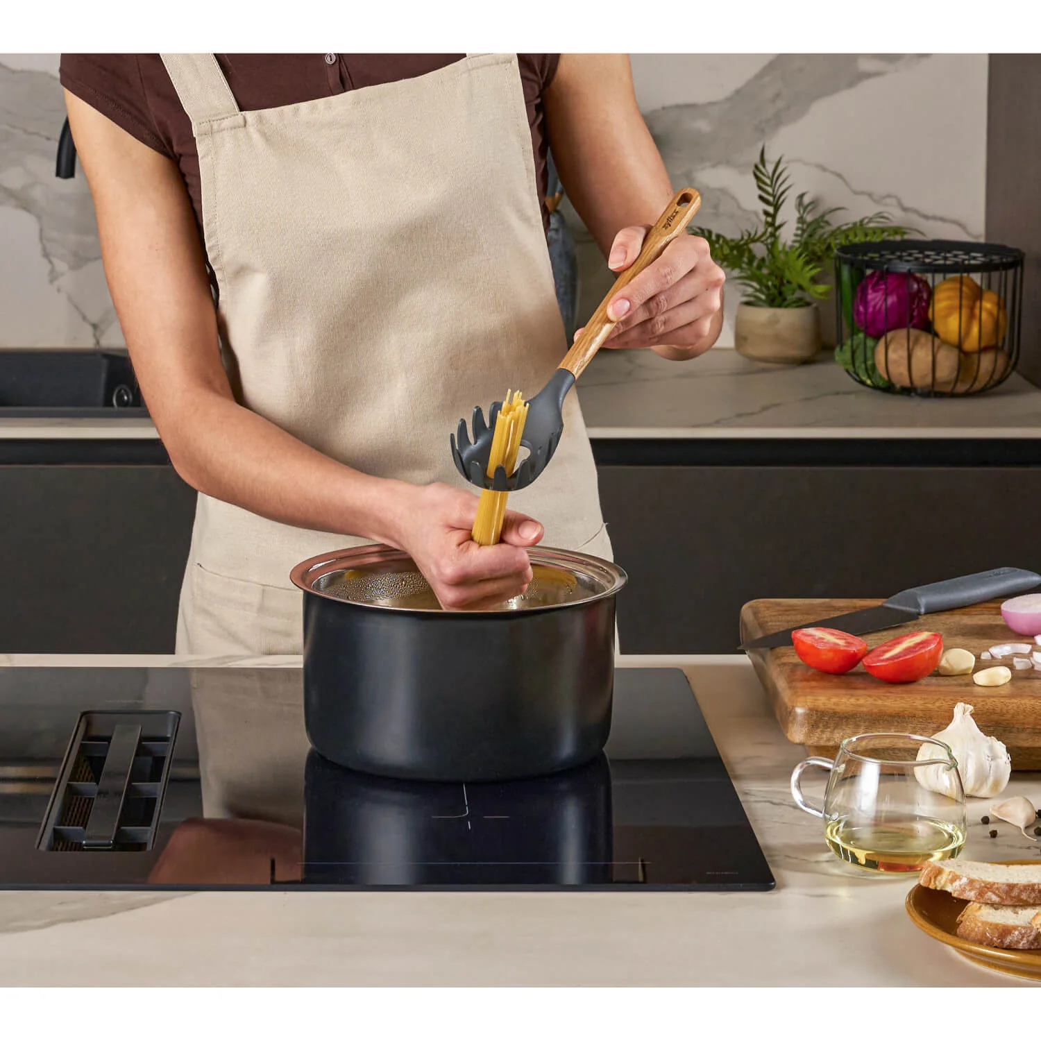 Zyliss Oak Wood Spaghetti Server - Image 11