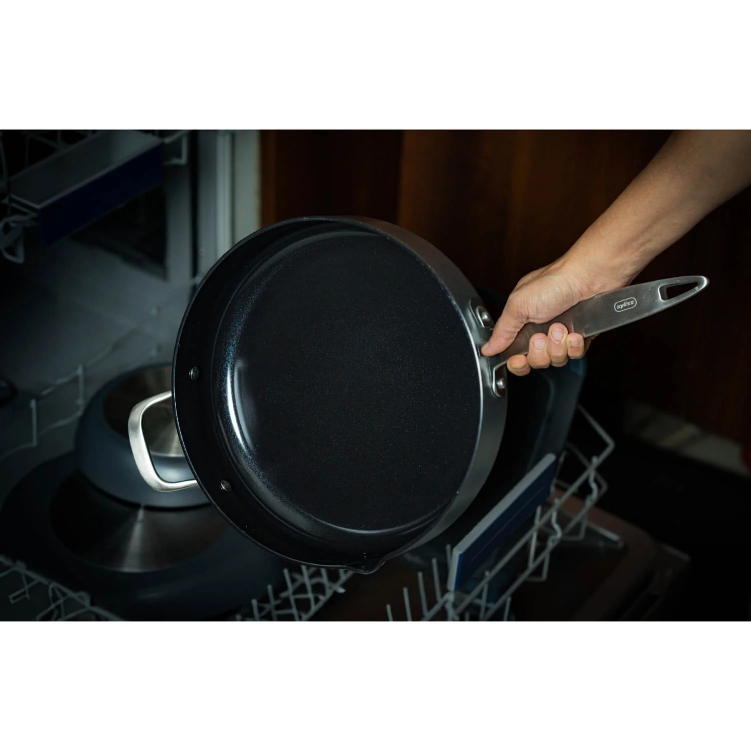 Zyliss Ultimate Pro 28cm Ceramic Non-Stick Sauté Pan With Lid - Image 11